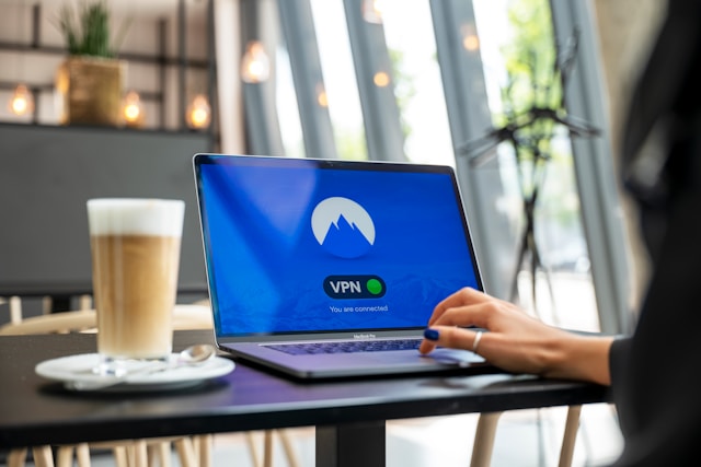 Sicher reisen durch Centrope: Warum ein VPN zum digitalen Reisegepäck gehört Sicher reisen durch Centrope - Warum ein VPN zum digitalen Reisegepäck gehört